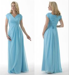 light Sky Blue Modest Bridesmaid Dresses Long With Short Sleeves Ruches Chiffon V-Neck Cap Sleeves Modest Bridesmaids Dresses