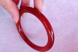 High quality natural red agate, manual sculpture garden of the bracelet. A beautiful woman like it