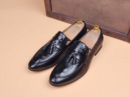 Men fashion crocodile pattern tassels leather Shoes Male Homecoming Dress Wedding Party gentleman shoes Sapato Social Masculino