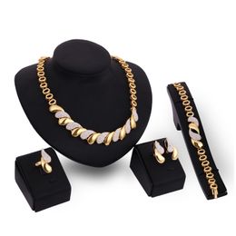Dubai 18K Gold Pendant Petals Necklace Sets Fashion African Diamond Wedding Bridal Jewelry Sets (Necklace + Bracelet + Earrings +Ring)