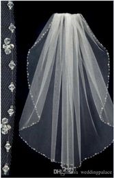 2019 traje de novia
 Venta caliente corto nupcial velos de novia con cuentas borde envío gratis tul una capa novia cabeza velos boda nupcial accesorios