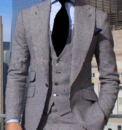 Fashion Slim Fit Men Wedding Tuxedos Peak Lapel One Button Groom Tuxedos 2019 Style Men Dinner/Darty 3 Piece Suit(Jacket+Pants+Tie+Vest) 63