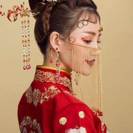 New Chinese brides wedding headwear, antique fringed mask, Xiu Fu dress, Phoenix crown ornament, misty MOBO shake.