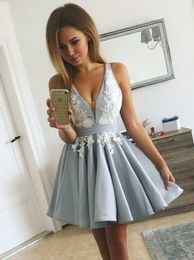 Chic Lace Appliqued Backless Homecoming Dresses For Juniors Beaded Sheer Plunging Neck Short Prom Gowns A Line Cocktail Party Dress