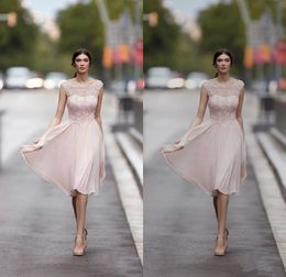 Summer Chiffon A Line Mother Of The Bride Dresses Appliqued Lace Knee Length Mother Dress Sheer Neck Wedding Guest Dress