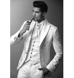 White/Ivory Groomsmen Peak Lapel Groom Tuxedos Embroidery Men Suits Wedding/Prom Best Man Blazer ( Jacket+Pants+Vest+Tie ) A2