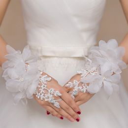 Bridal Wrist Length Short Elegant Fingerless Lace Appliques Bridal Gloves Hand Wear Wedding Accessories 2018