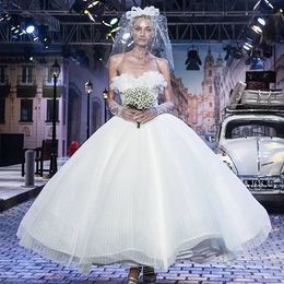 Sexy Attractive Short Wedding Dresses Stylish Ruffles Strapless Tulle Ball Gowns Bridal Dress Glamorous Dubai Arabia Princess Wedding Gown