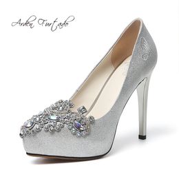 Kaufen Sie im Großhandel Silberne Hochzeit Schuhe Kaufen Sie im Großhandel Silberne Hochzeit Schuhe