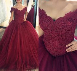 2019 Burgundy Ball Gowns Prom Dresses Off The Shoulder Short Sleeve Lace Tulle Cupcake Ball Gown Gradation Dress Quinceanera Dress Sweet 16