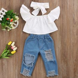 Yeni 3 ADET Set Sevimli Bebek Kız Moda Çocuk Kız Giysileri Kapalı Omuz Kırpma Üstleri Beyaz Delik Kot Pantolon Jean Kafa Bandı 3 ADET Yürümeye Başlayan Set