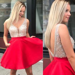 Vestidos de Baile Curto Vermelho V Neck Sheer Straps Beading Satin Backless Curto Prom Vestidos Vestidos de Festa Royal Blue Pink Preto Com Bolsos