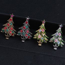 Beautiful Men and Womens Classic Pins Broothes Fancy Antique Style Rhinestone Christmas Tree Brooth for Sale