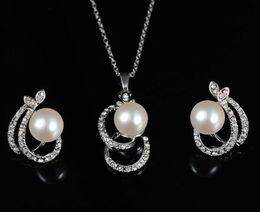 new hot European and American jewelry pearl set and diamond necklace earrings with two-piece set fashion classic exquisite elegance