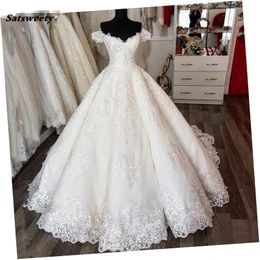 2023 Saudi Arabic Vintage Lace Puffy Wedding Dresses Empire Puffy Bridal Gowns V-neck Lace Up Vestido De Noiva Casamento Plus Size