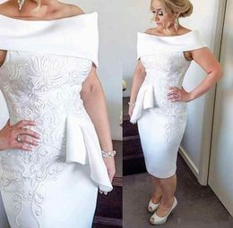 White Short Mother Of The Bride Dresses Off Shoulder D Floral Lace Applique Peplum Tea Length Satin Sheath Evening Wear Prom Gowns F