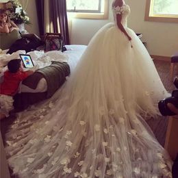 Cheap Tulle Ball Gown Bridal Dress Lace Appliqued Off Shoulder Sleeveless Wedding Dress Glamorous Saudi Arabia Floral Lace-Up Wedding Gowns