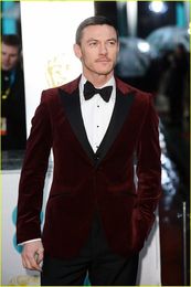 New Fashion Burgundy Velvet Groom Tuxedos Groomsmen Blazer Excellent Men Business Formal Prom Party Suits (Jacket+Pants+Tie+Vest) NO;929