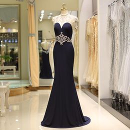 Mörk 60724 Navy Vintage Evening Dresses High Neck Sleeveless Prom Back Zipper med Applique Sweep Train Size US2-16 Formella festklänningar