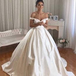 Sexy Satin Ball Gown Bridal Dress Off Shoulder Sleeveless Zipper Back Sweep Train Wedding Dress Cheap Custom Made Glamorous Wedding Gowns