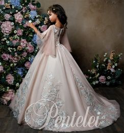 Princess Flower Girls Dresses 2018 Bell Sleeves Lace Appliques Ballgown First Communion Dress for Little Girl Sweep Train