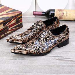 Moda masculina Sapatos de Vestido de Casamento Floral Sapatos de Renda Sapatos de Couro Genuíno Oxfords para Homens Metálicos Toe Ouro Vestido Homens