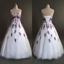 Top Quality White and Purple Wedding Dresses from China Sweetheart Necline Exquisite Machine Embroidery A-line Corset Bridal Gowns247s