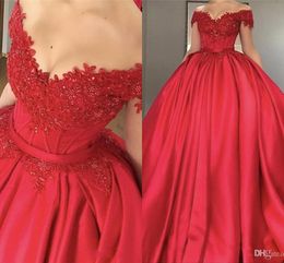 2018 Red Quinceanera Ball Gown Abiti con spalle scoperte Appliques di pizzo Perline di cristallo Sweet 16 Sweep Train Plus Size Abiti da sera da ballo