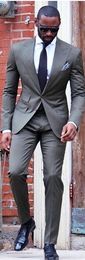 High Quality Grey Men Wedding Tuxedos Excellent Groom Tuxedos Peak Lapel Two Button Men Blazer 2 Piece Suit Custom Made(Jacket+Pants+Tie)560