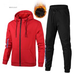 The 2018 men's winter hot style plus cashmere cardigan and hoodie set is comfortable, simple and stylish sports suit