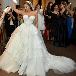 Glamorous Tiered Ball Gown Bridal Dress Luxury Pearls Lace Applique Sweetheart Lace-Up Wedding Gown Charming Dubai Arabia Tulle Wedding Dres