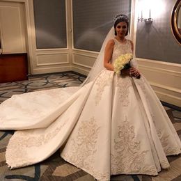 Glamorous Saudi Arabia Wedding Dresses Embroidery Beads Lace Applique Sleeveless Ball Gown Bridal Dress Elegant Satin Royal Wedding Gown