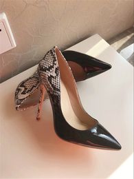 Ücretsiz moda kadın pompaları siyah beyaz degrade renk patent yılan gerçek deri sivri burun yüksek topuklu ayakkabılar yepyeni 120mm 100mm