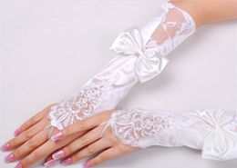 New Arrival White And Ivory Lace Wedding Bridal Gloves 2018 Beaded Sequined Fingerless High Quality Gloves Bride With Bow
