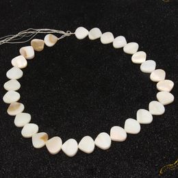 Wholesale 2018 fashion charm DIY handmade jewelry accessories natural freshwater oyster shell small straight hole beaded