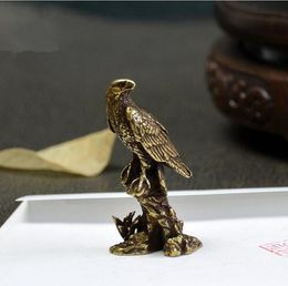 China's archaize brass eagle Small statue 4cm