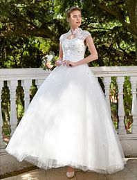 New Bride Sexy High Neck Wedding Dresses Applique and Beadings Luxury Short Sleeves Ball Gown Bridal Gown With Petticoat