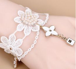 hot new European and American fashion brides wedding small gifts accessories wholesale white lace pearl bracelet fashion classic elegant
