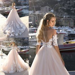 Kleider Tina Valerdi Transparente schulterfreie Brautkleider mit Spitzenapplikationen, halblange Ärmel, landestypisches Brautkleid in Übergröße