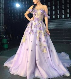 Prom Dresses Lilac Long Off the Shoulder Petal Power Appliques Tulle Celebrity Evening Gowns Sweep Train Formal Dress Party Wear
