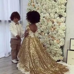 2019 Gold Sequins Flower Girls Dresses For Weddings V Back White Lace Appliques Long Sleeves Princess Floor Length Pageant Gowns K261S