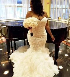 2020 African Black Girl Mermaid Wedding Dresses Sweetheart Lace Appliques Beaded SleevelessTiered Ruffles Tulle Court Train Bridal Gowns