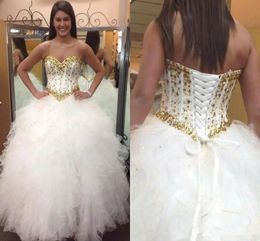 2018 Sexy Fashion Glitter White and Gold Quinceanera Dresses Sweetheart Beaded Crystals Sweet 16 Girl Prom Party Gown