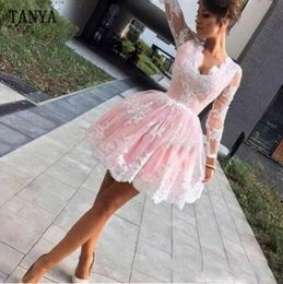 Beautiful Lace Pink Arabic Homecoming Dresses V-Neck Long Sleeve Saudi Knee Length Short Prom Dress Cocktail Cocktail Party Club Wear