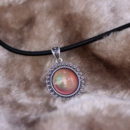 Mojo Fashion Sun Punk Style Round Mood Color Changing Stone Pendant Necklace for Womens Gift Jewelry MJ-SNK004