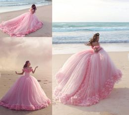 -Neue Puffy 2018 Rosa Quinceanera Kleider Prinzessin Cinderella Formale Lange Ballkleid Braut Hochzeiten Kleider Kapelle Zug aus Schulter 3D Blumen