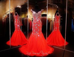 2019 Abiti da ballo sexy di Bling Indossano perline di cristallo Maggiore Perline lunghe in chiffon rosso Maniche a sirena Sweep Train Abiti da spettacolo per feste da sera convenzionali