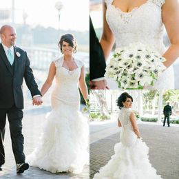 Cap Sleeves Lace Mermaid Wedding Dress Customised Appliques Tiered Skirts Bridal Gowns Buttons Back Wedding Dresses Plus Size