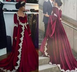 2019 New Arabic Abaya Muslim Dresses Evening Wear with Long Sleeve Coat Lace Hemmed Burgundy Velvet Dubai Moroccan Kaftan Dress