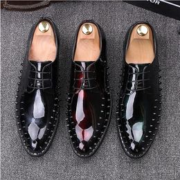 Classics Europe style Fashion Luxury Spikes Men Rivets Shoes Casual Platform Mens Lace-up Man Party Oxfords flat L96